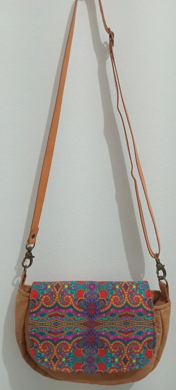 Bolsa tiracolo em camurça - SEMINOVA - Foto 4