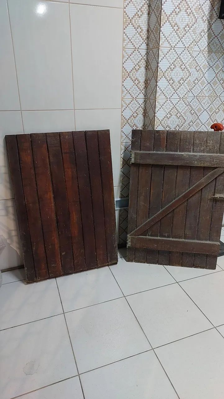 Porta de madeira (2 partes)