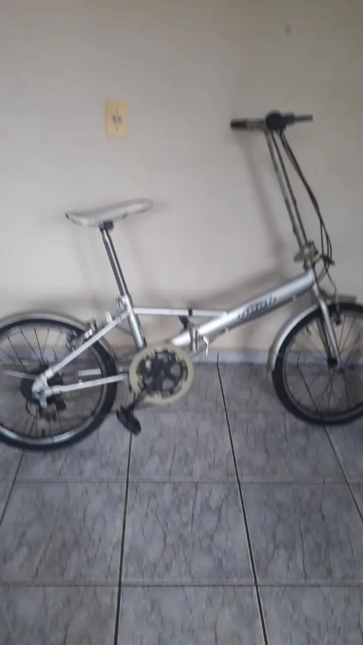 Vendo uma bicicleta 