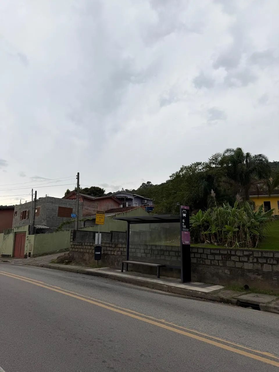 Casa rústica pré fabricada parte alvenaria parte madeira, com 3 dormitórios sendo 1 suíte, - Foto 3