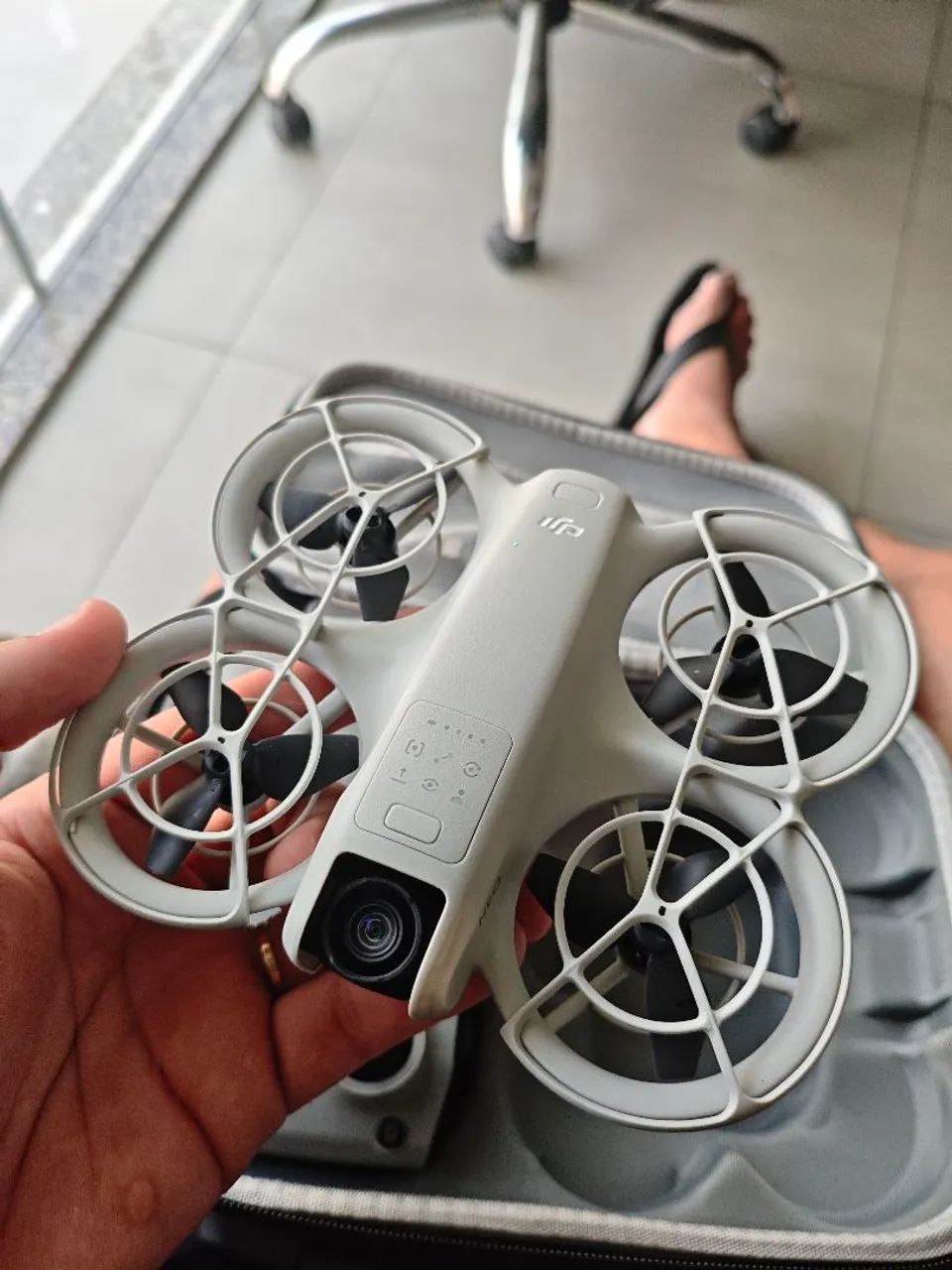 Drone DJI Neo 1 Fly More Combo - 3 baterias com base carregadora, controle e drone - Foto 3