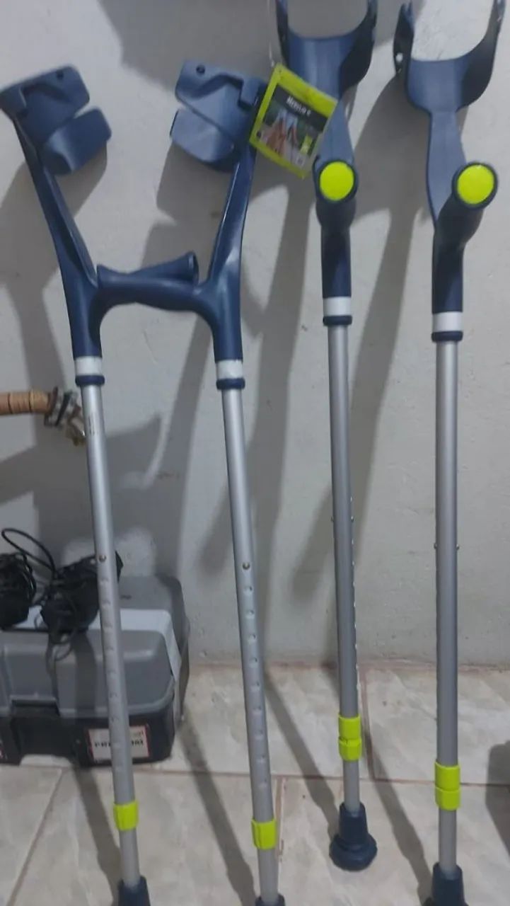 Cadeira de Roda e Muletas - Foto 4