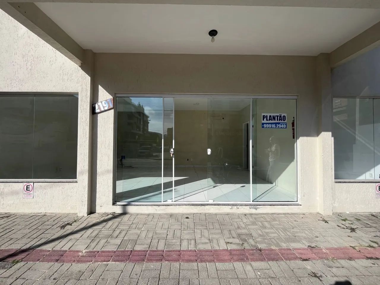 Sala Comercial Térrea com funcionalidade, visibilidade e versatilidade no Mariscal, em Bom - Foto 5