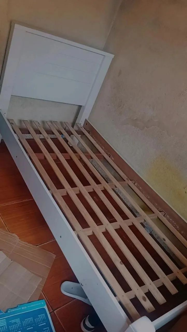 Vende-se cama de solteiro 