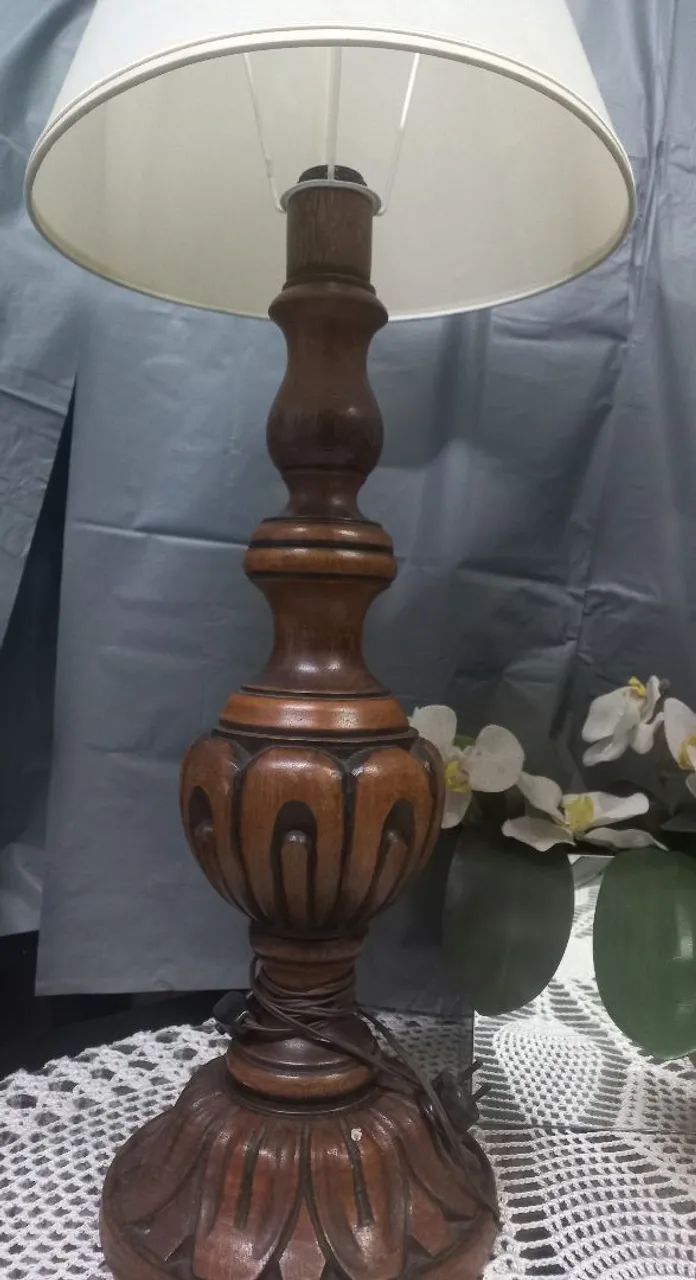 Pedestal de abaijur em madeira  - Foto 6