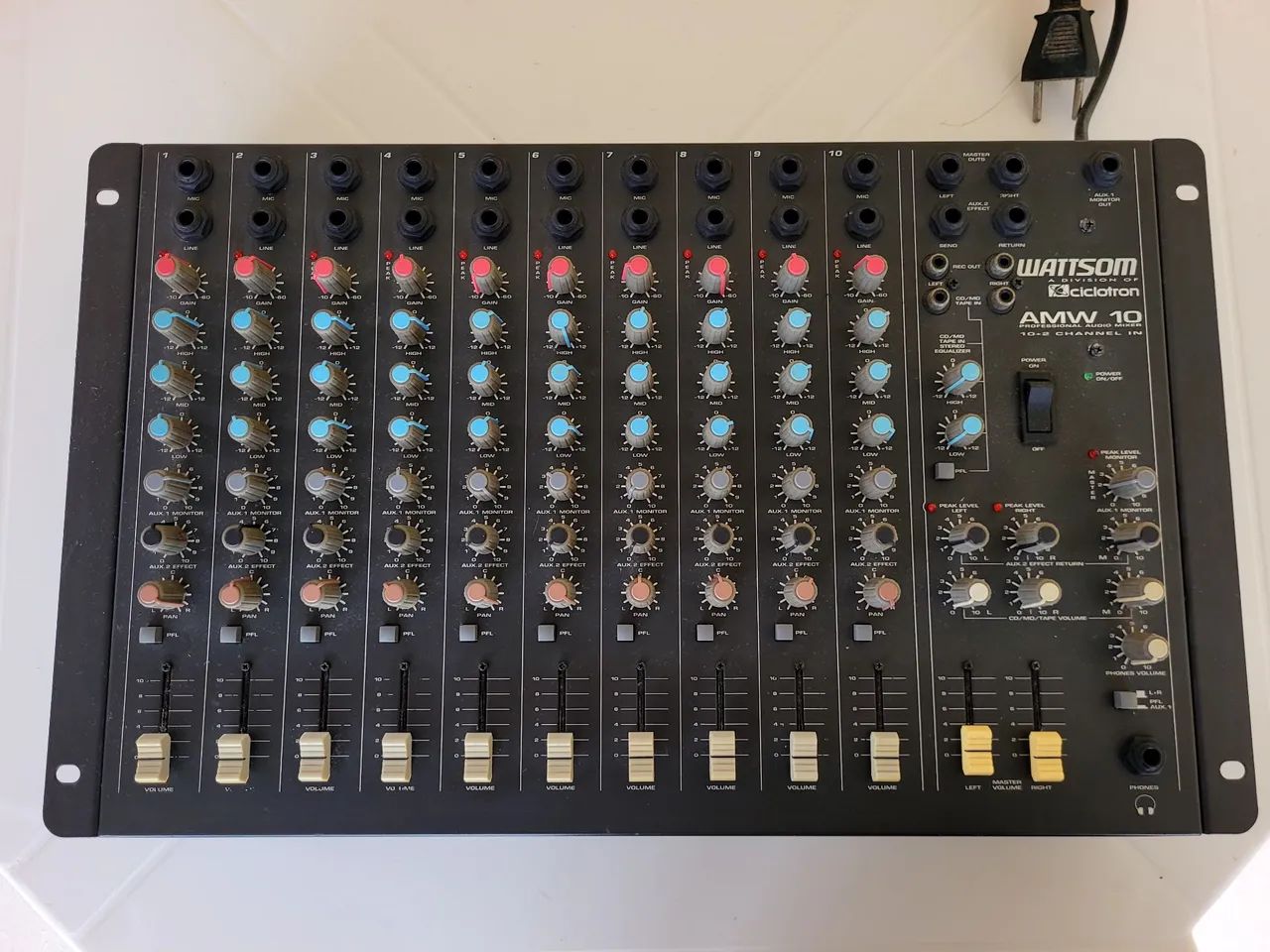 Mesa de Som Wattsom AMW10 