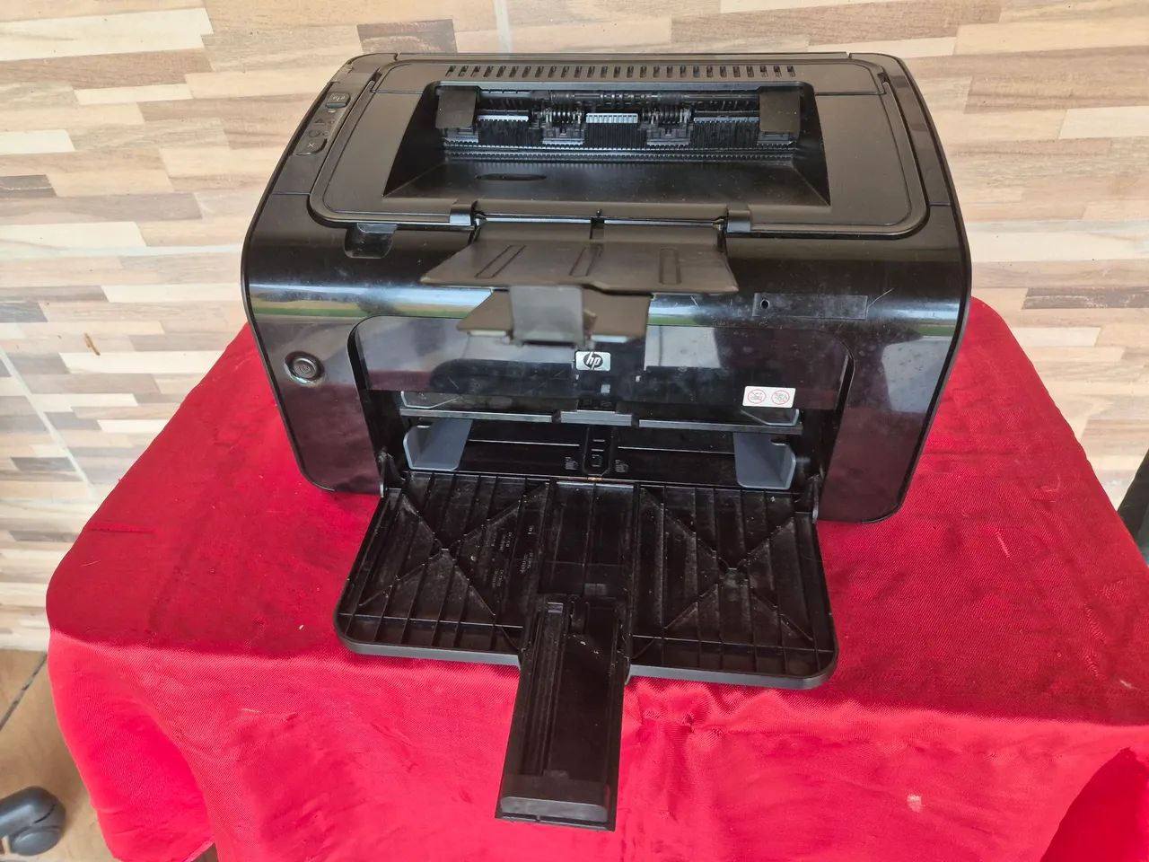 Impressora HP Laserjet Pro P1102w com wifi preta 110v já vai com cartucho