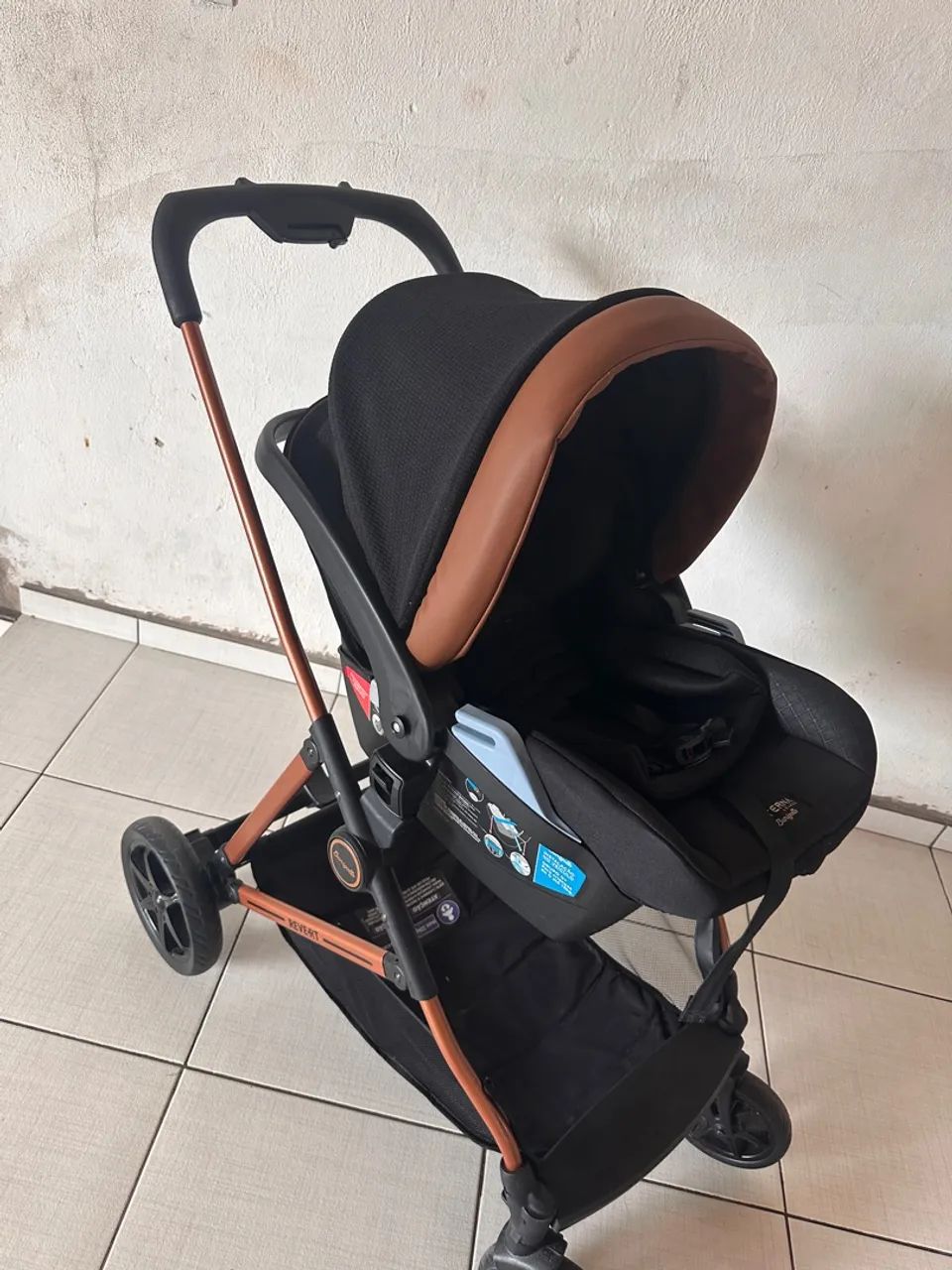 Carrinho de bebê seminovo 