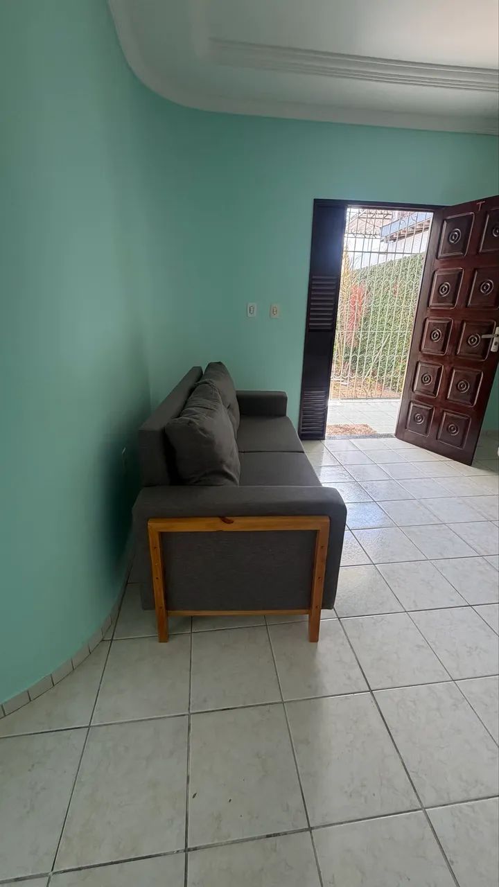 Sofá com base em madeira  - Foto 3