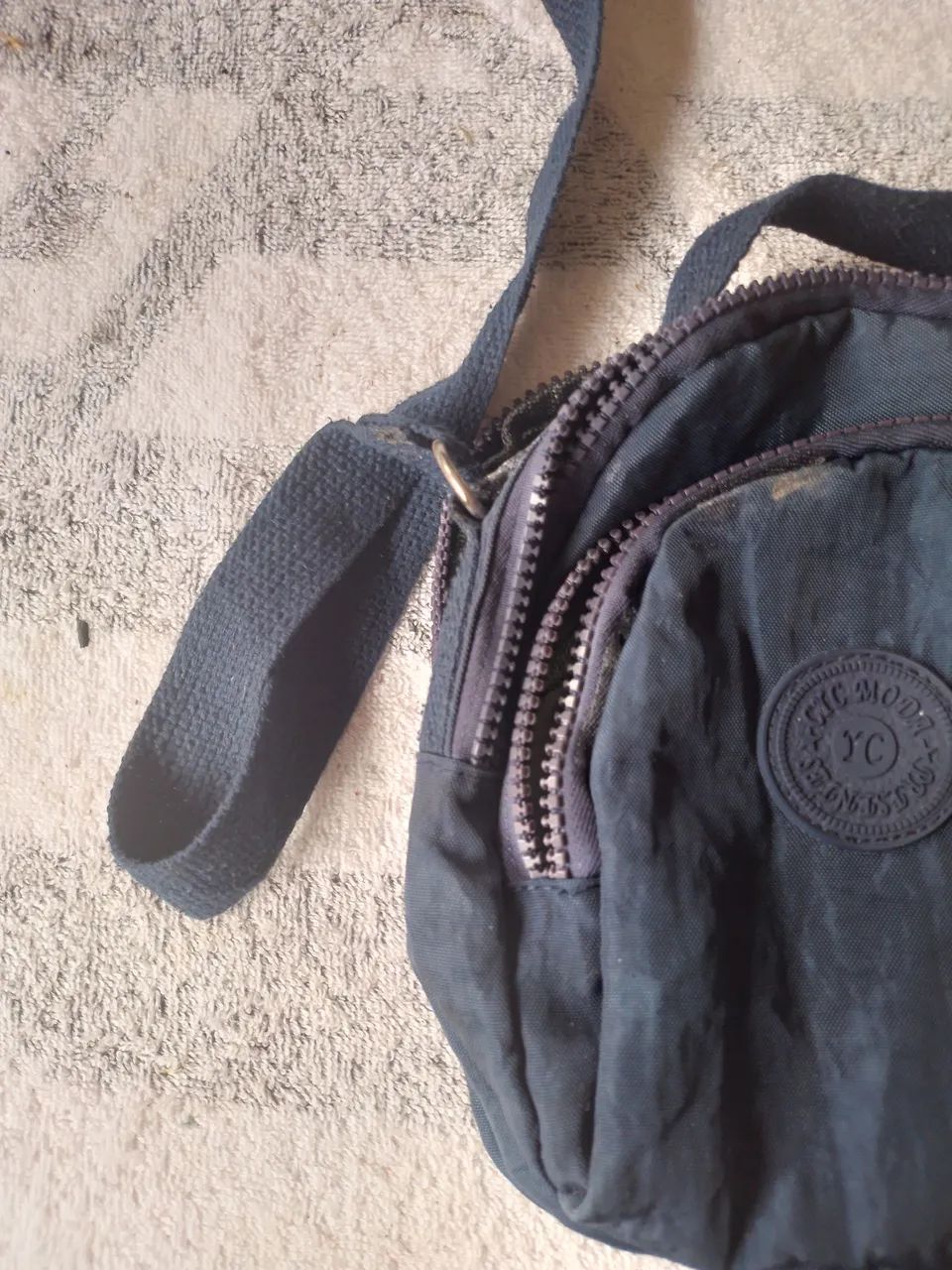 Shoulder bag masculina usada  - Foto 2