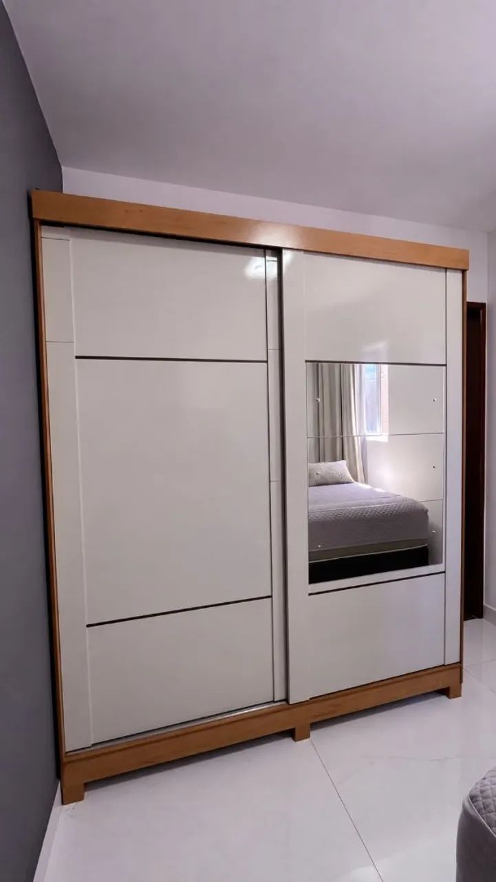 GUARDA-ROUPA CASAL COM ESPELHO