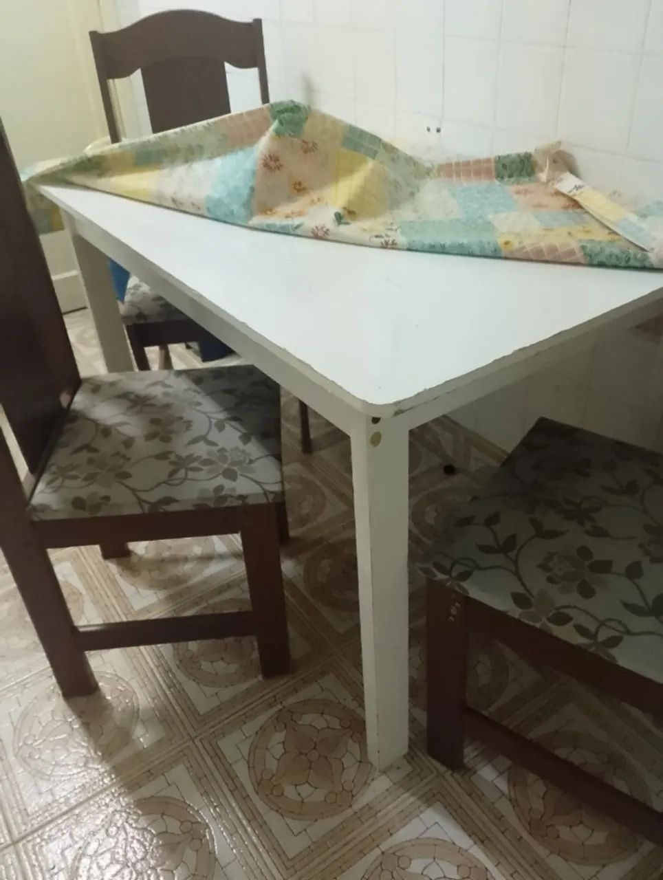 MESA 3 CADEIRAS GRATIS TOALHA