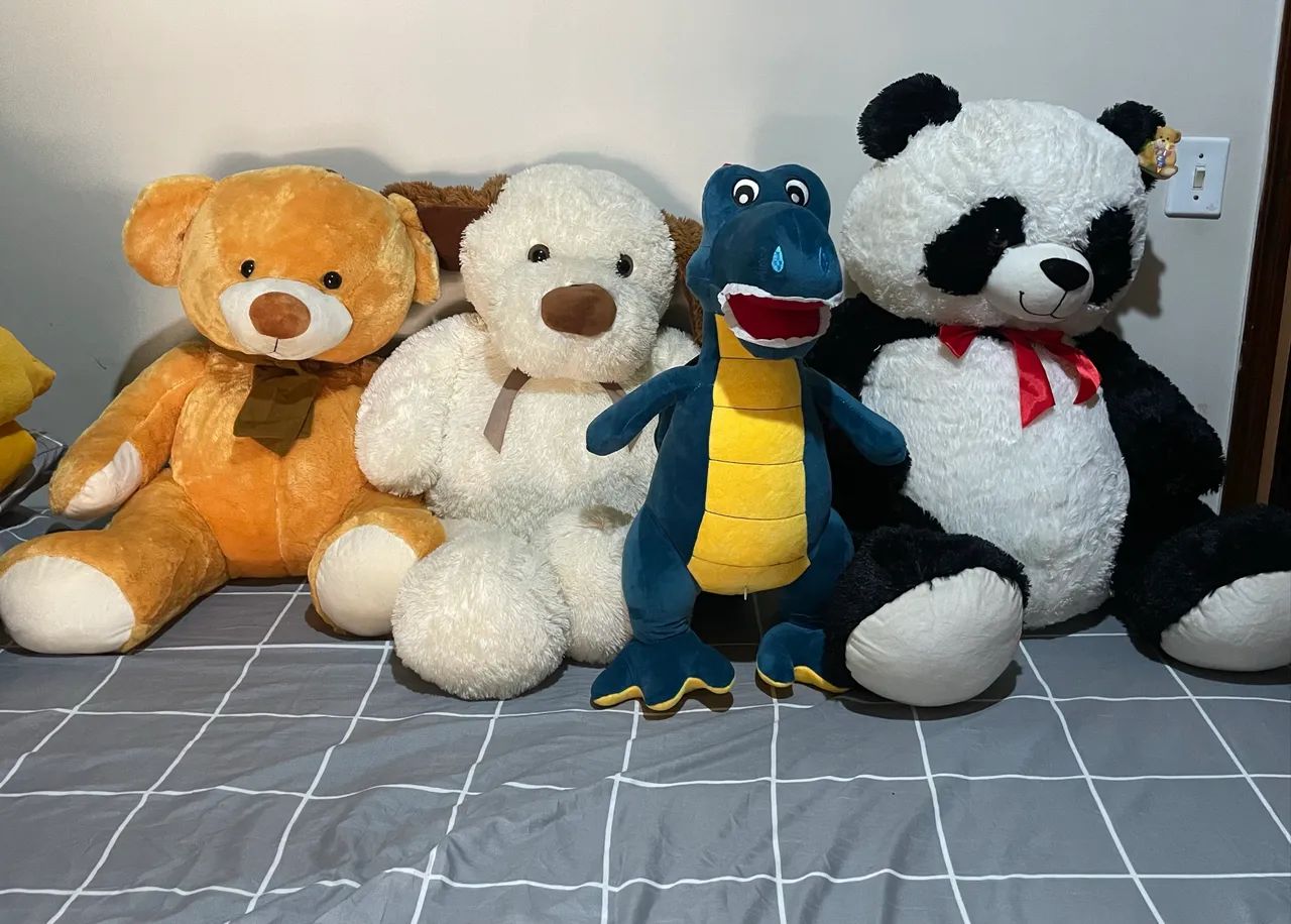 Lote com 4 Pelucias grandes 