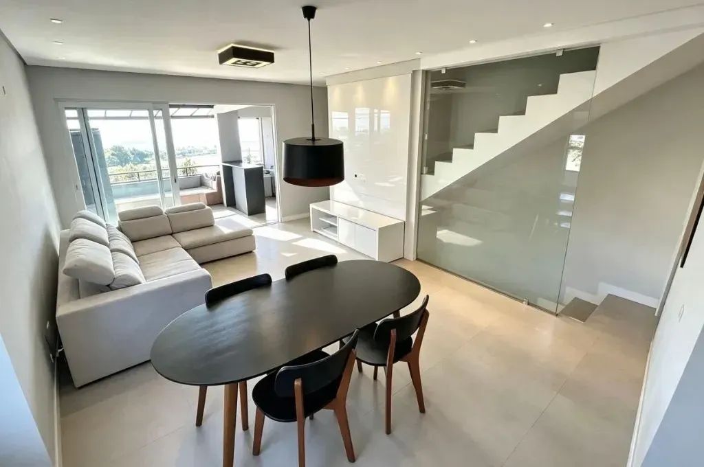 Alugo Casa, com 4 suítes, 04 vagas de garagem, no Centro de Florianópolis, com varanda gou - Foto 3