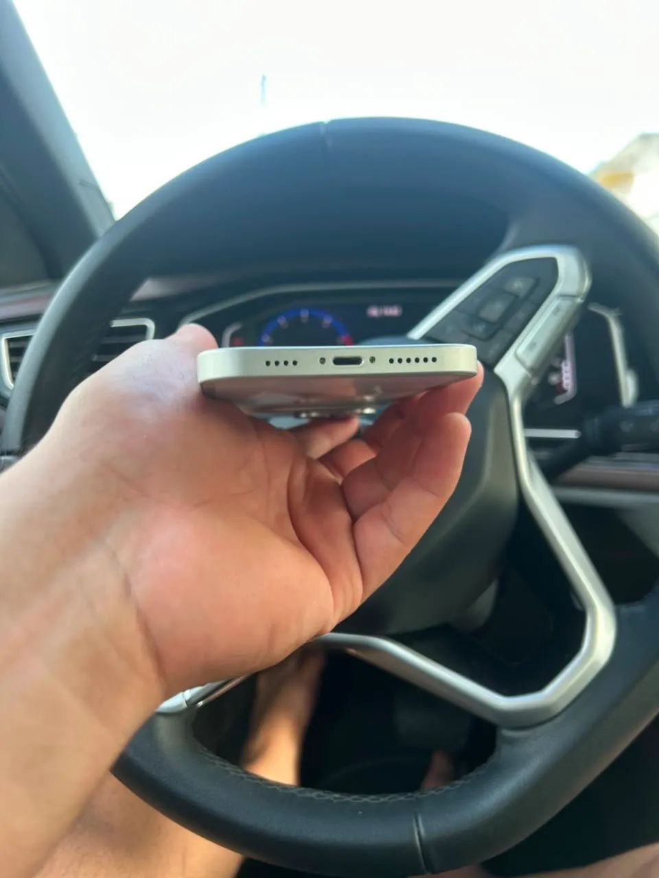iPhone XR na carga do 17 Pro  - Foto 4