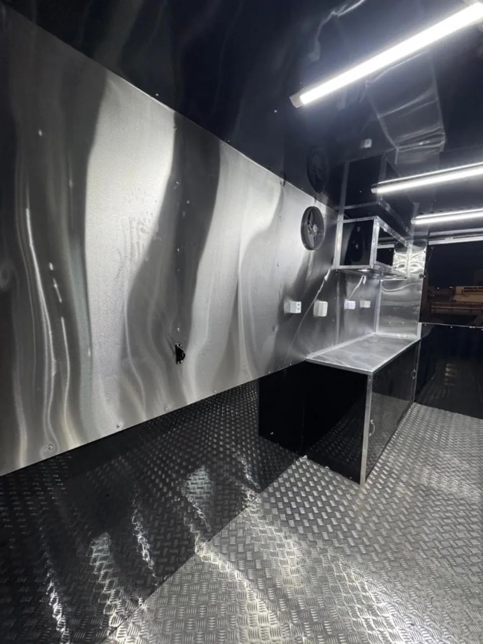 Trailer 432958064307752962