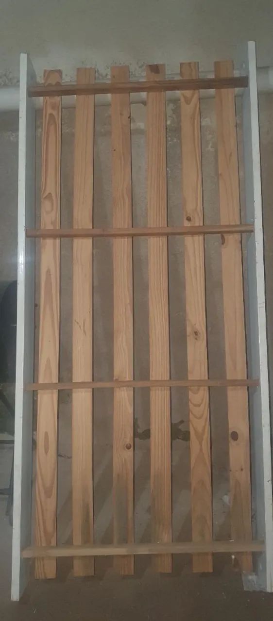 Grade de cama com colchão de solteiro 