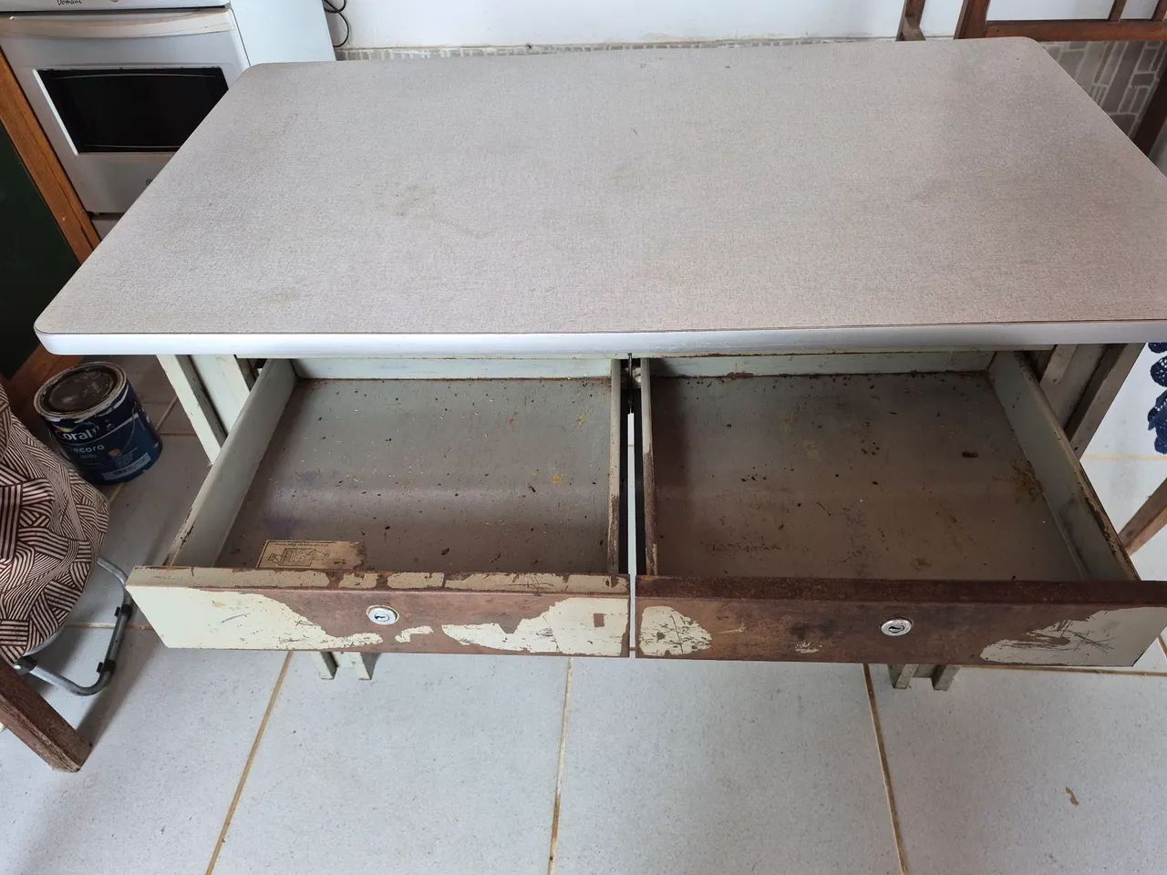 Mesa de metal com tampo de fórmica  - Foto 3