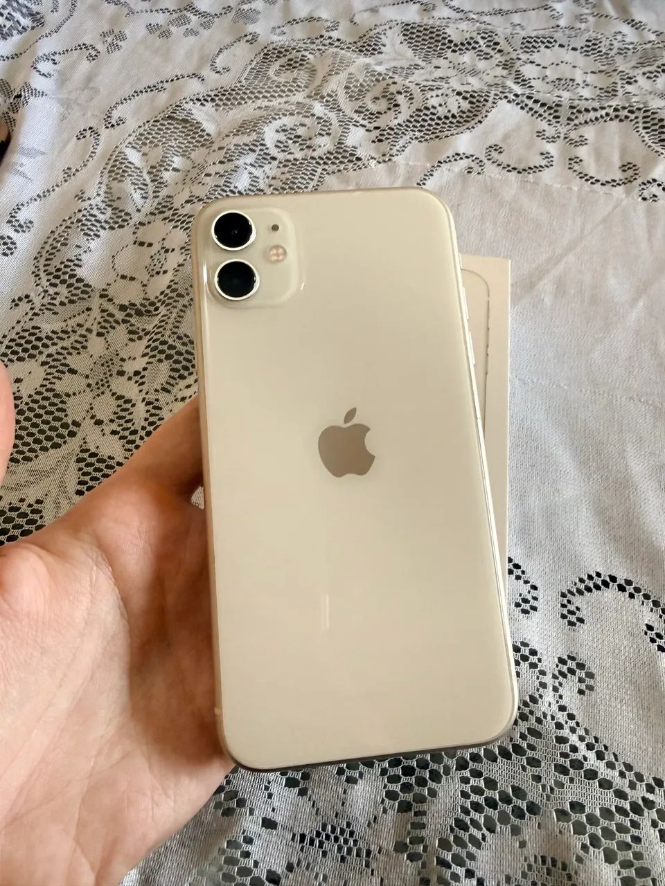 iPhone 11 128gb branco (já com película na tela)