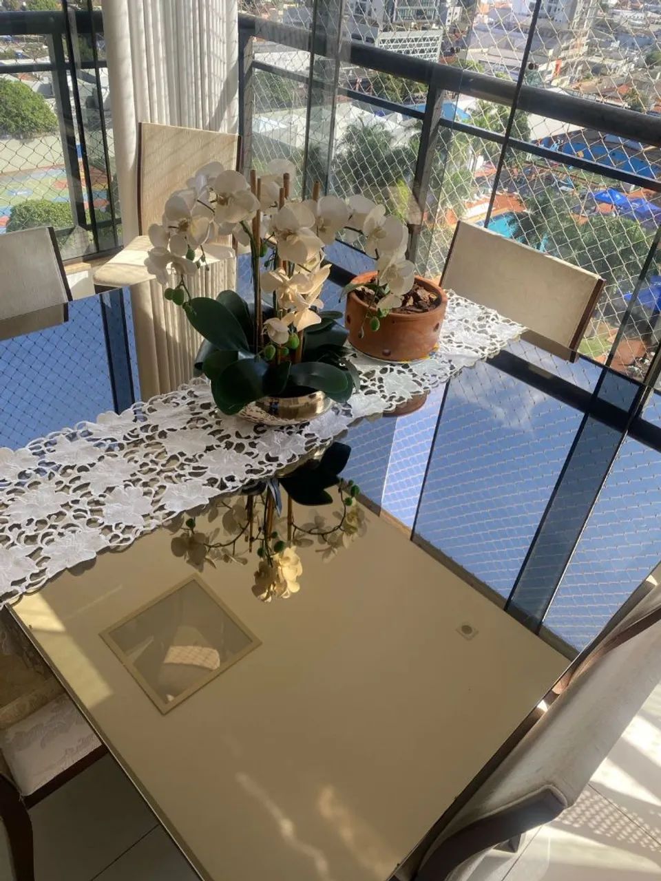 Vendo Mesa de jantar quadrada de 1,5 m,, espelhada, com 6 cadeiras - Foto 4