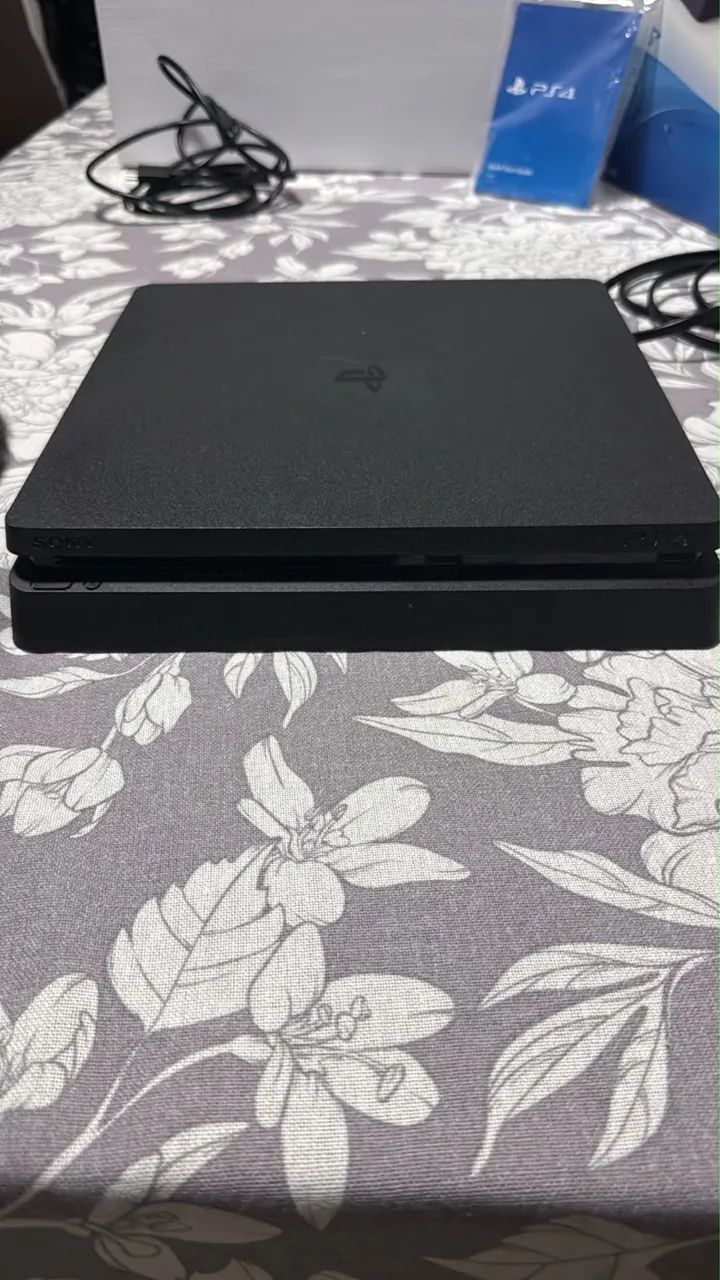Vendo ps4 slim com 2 controles  - Foto 4