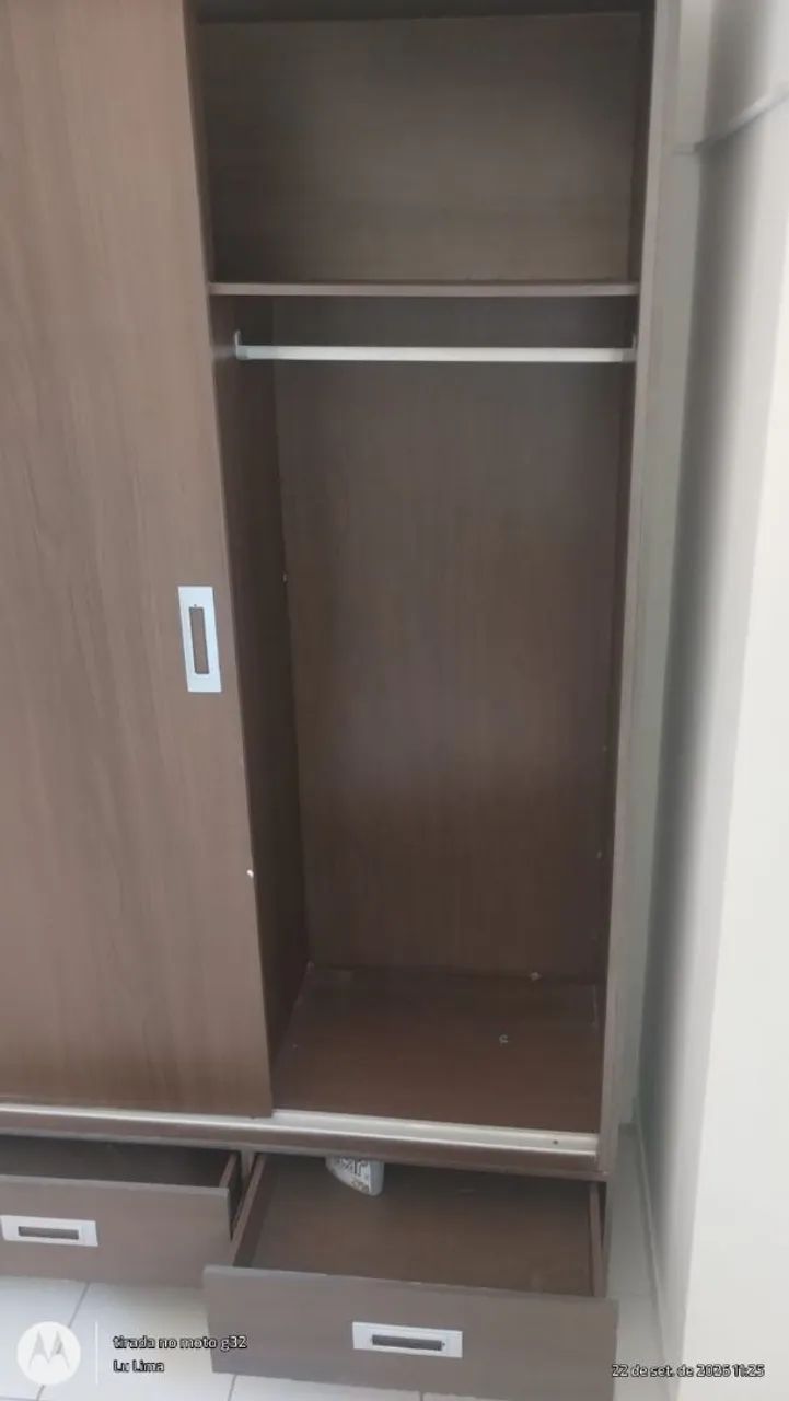 Guarda roupa 3 portas de correr em excelente estado  - Foto 4