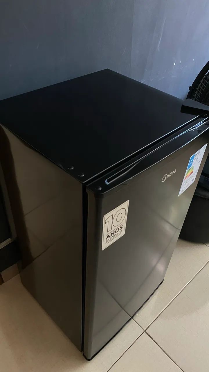 Frigobar Midea 93 litros Preto 