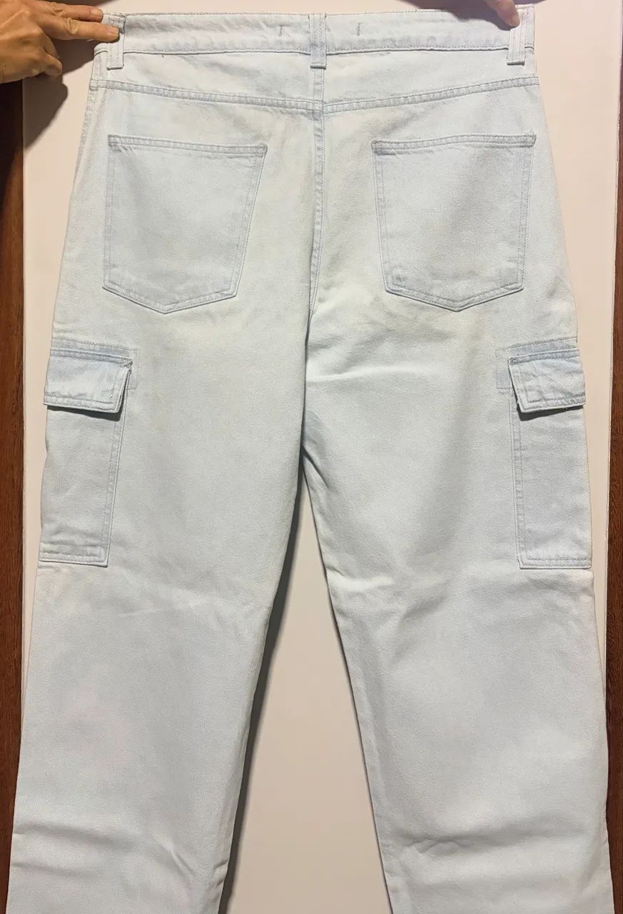 Calça jeans claro baggy cargo, tamanho 42 - Foto 2