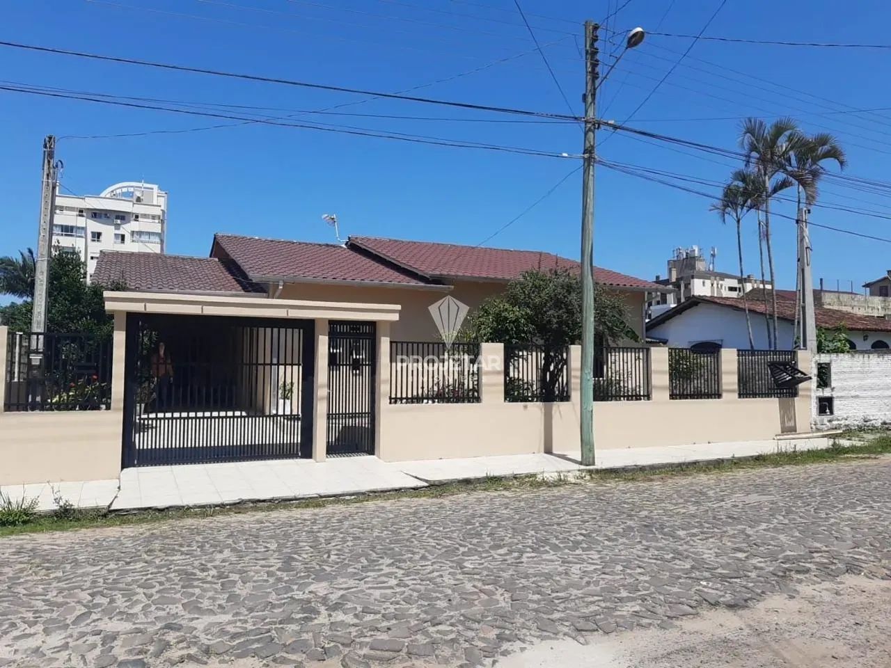 Casa à venda em Sombrio no bairro Centro