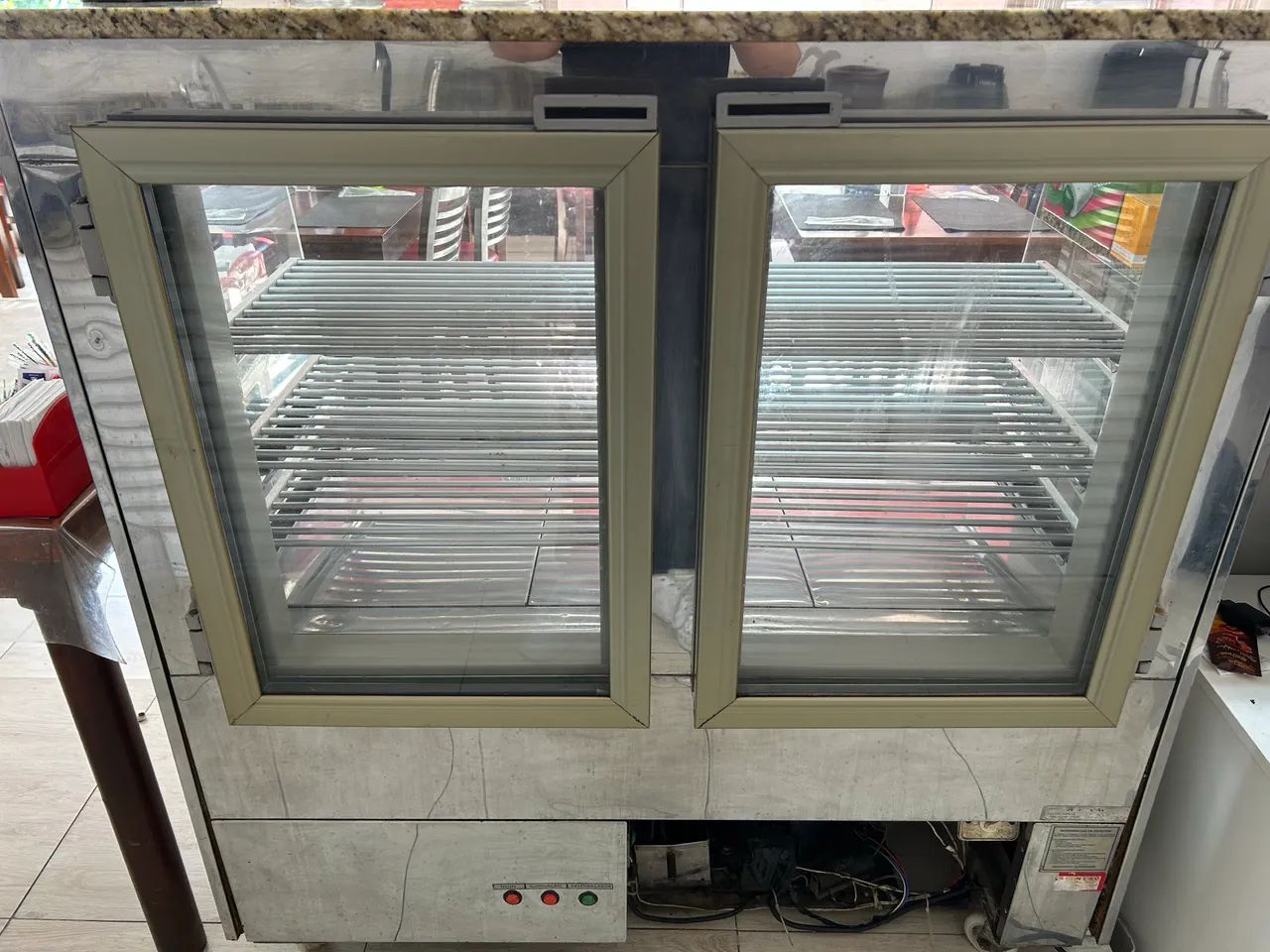 Estufa/ Vitrine 3 andares curvada - Foto 2