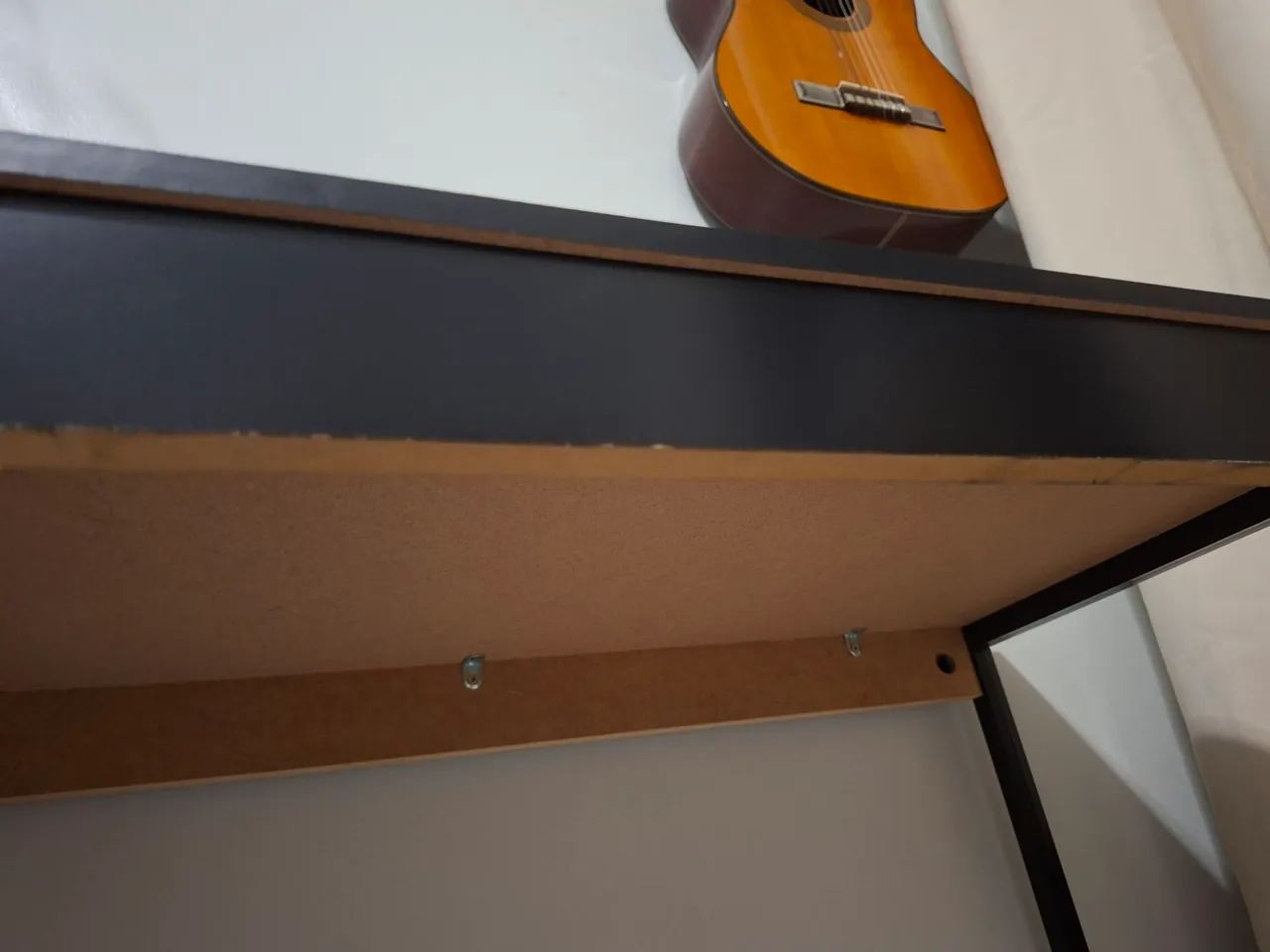 Escrivaninha Preta com 4 prateleiras lindíssima  - Foto 4