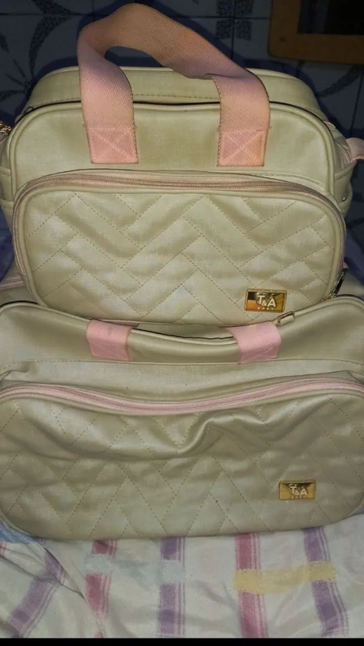 Bolsa usada porém conservada saída da maternidade etc.. só falta lavar as alças 60 reais  - Foto 2