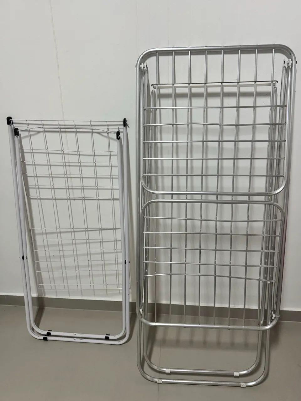 Kit com 2 varais de chão dobráveis com abas