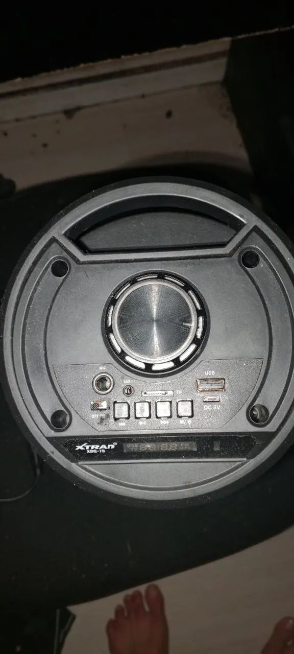 Caixa ativa recarregável com microfone  - Foto 3