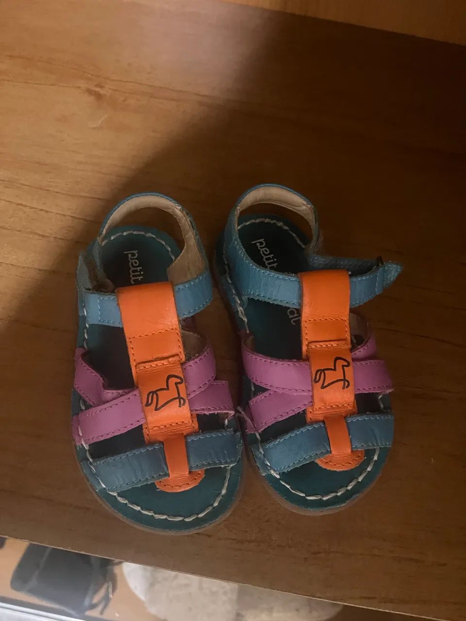 Sapato de couro infantil