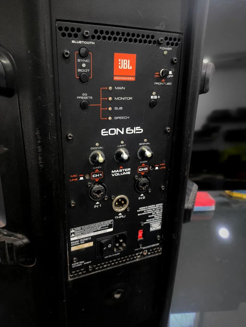 Caixa de som jbl eon 615