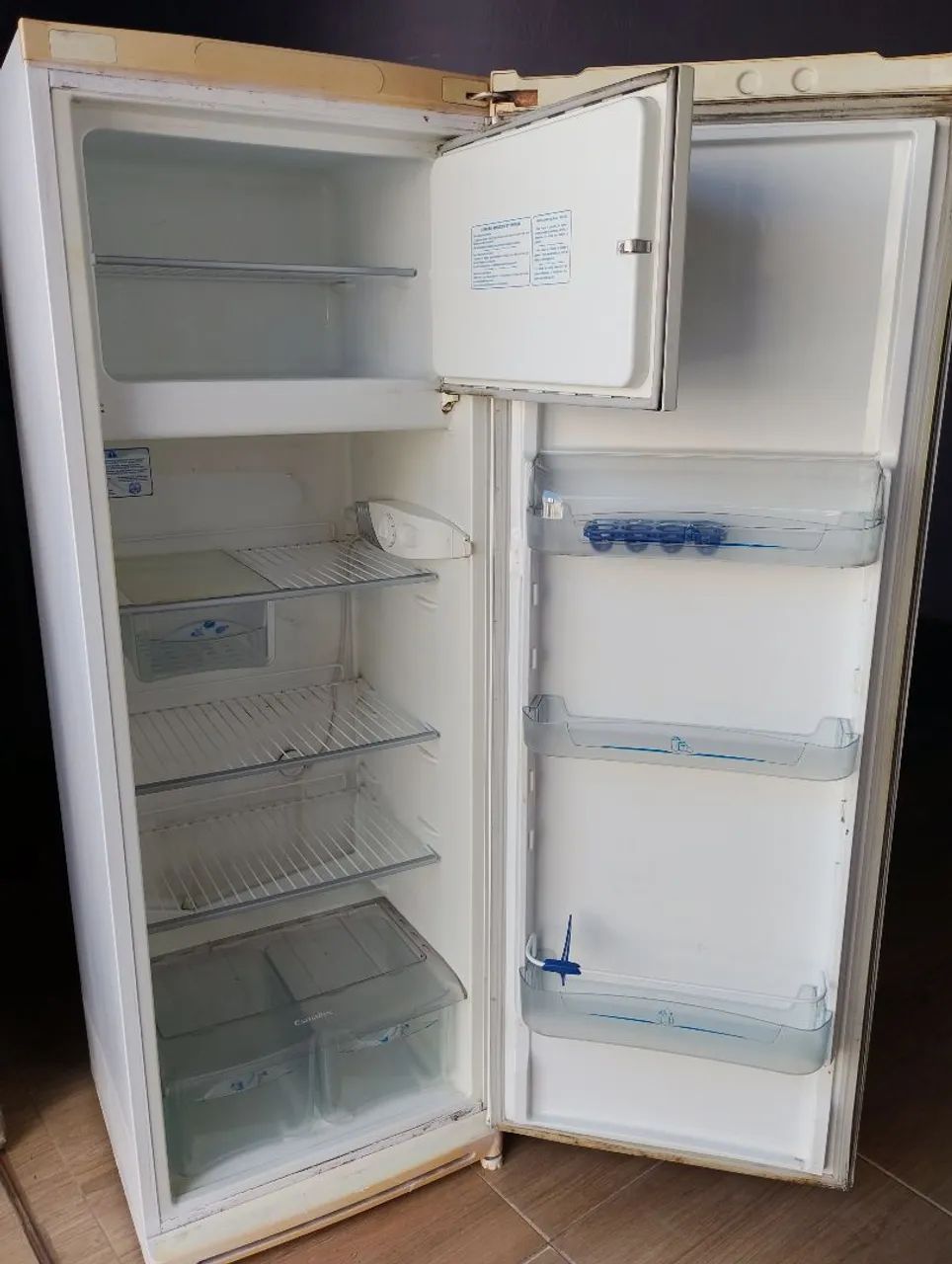 Vendo geladeira 