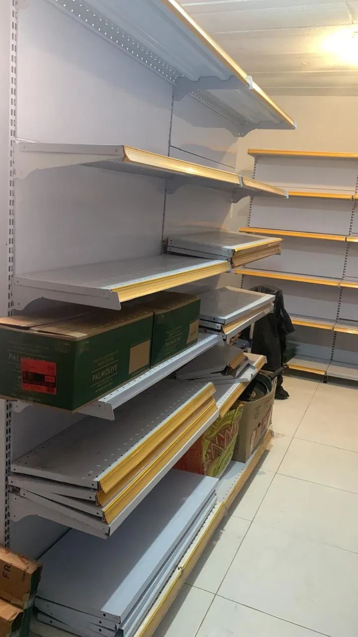 Gôndolas de parede - Foto 2