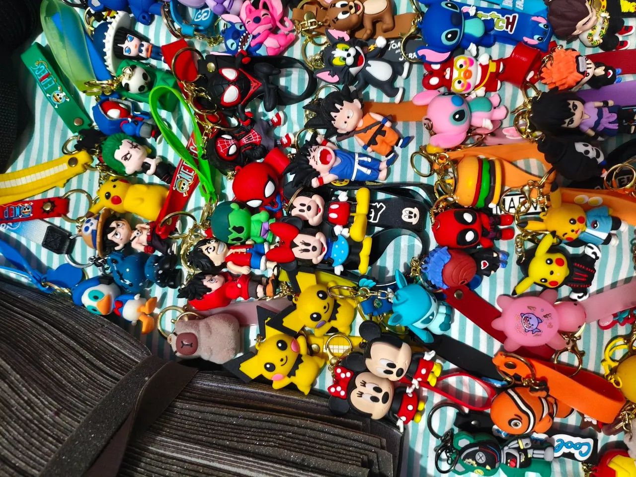 98 chaveiros diversos em ótimo estado  - Foto 2