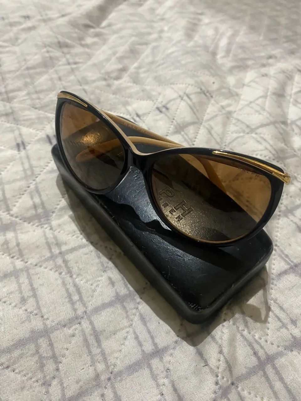 Óculos feminino Ralph Lauren.
