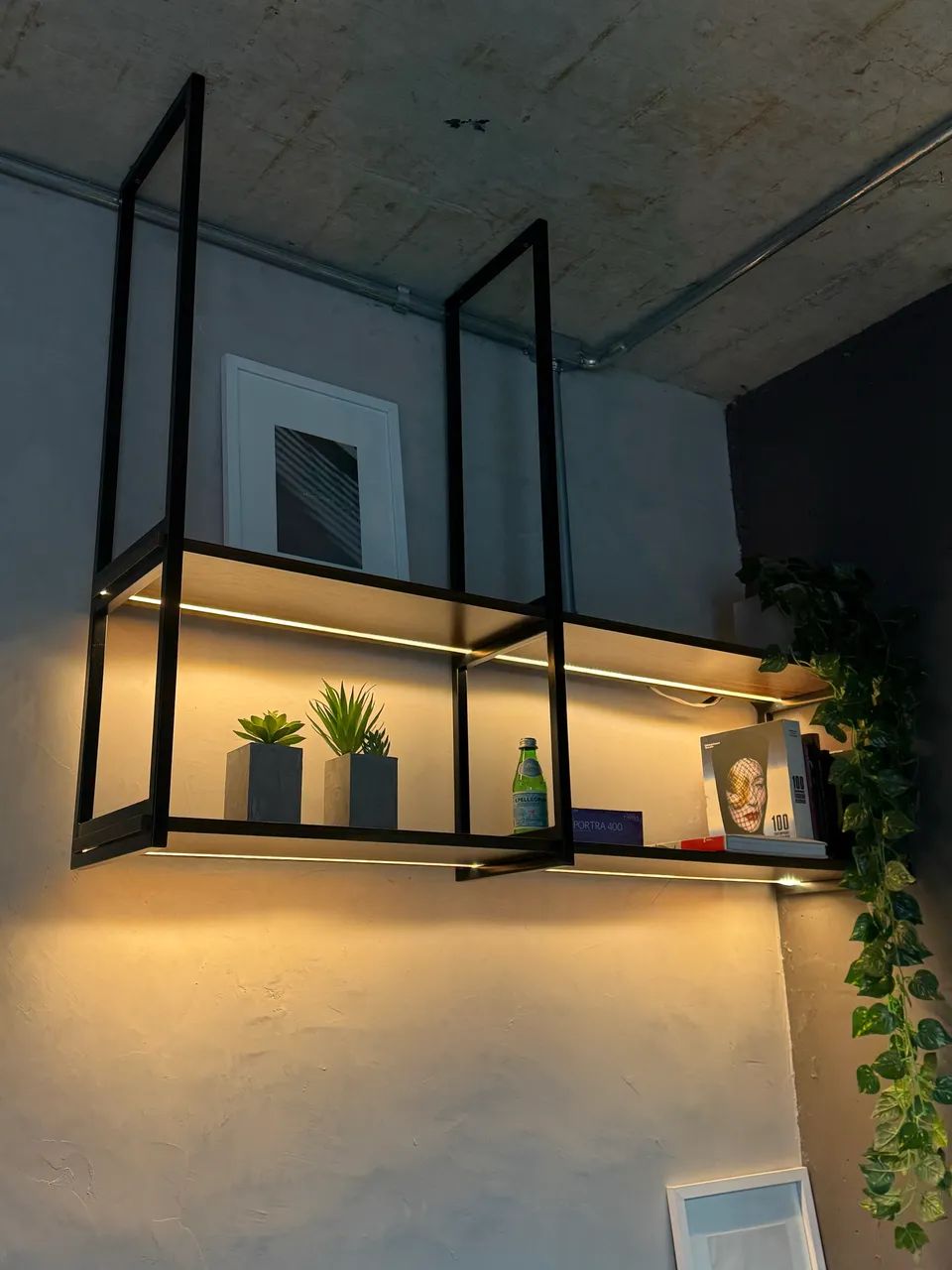 Estante de teto com Led 