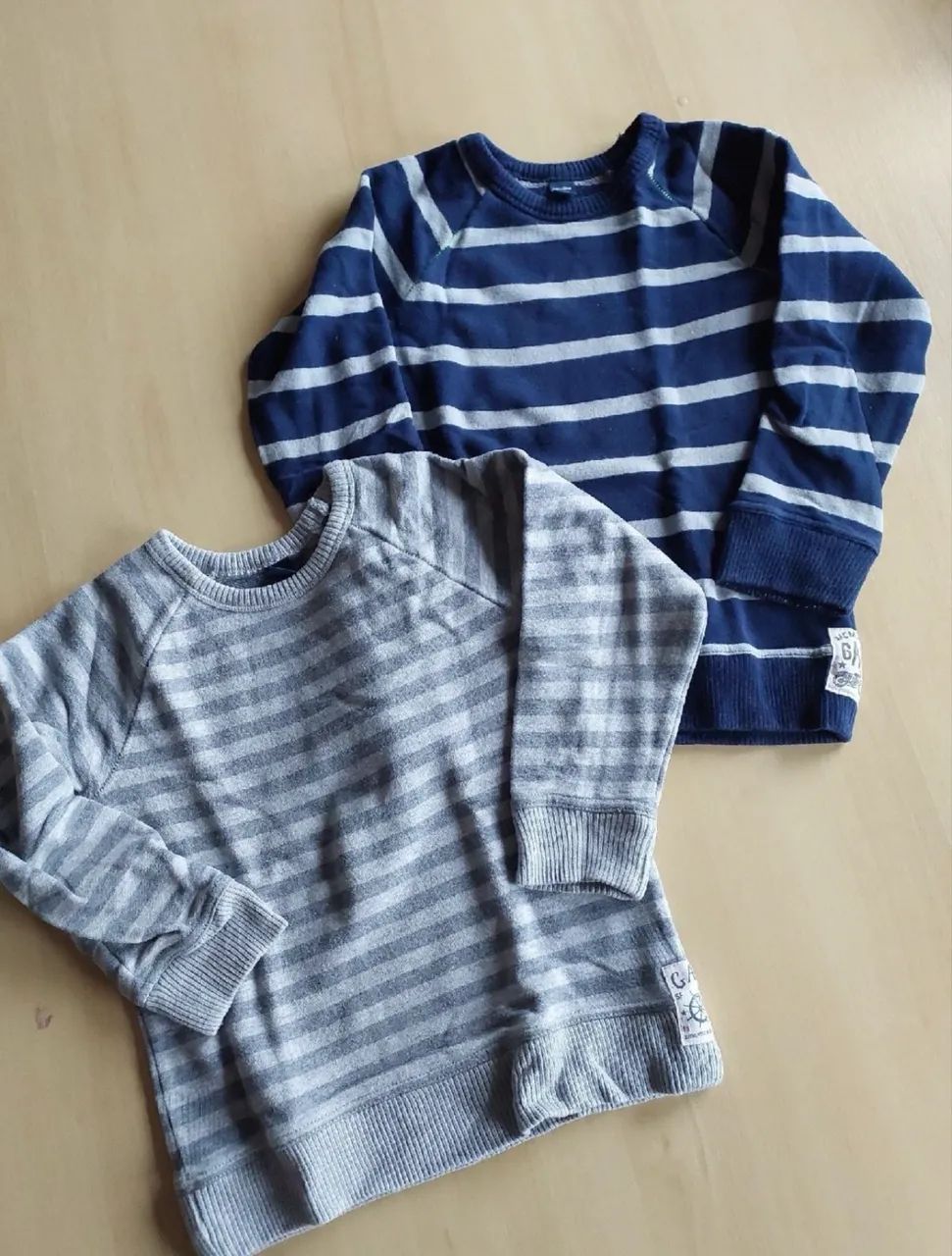 Lote 2 blusas de moletom GAP