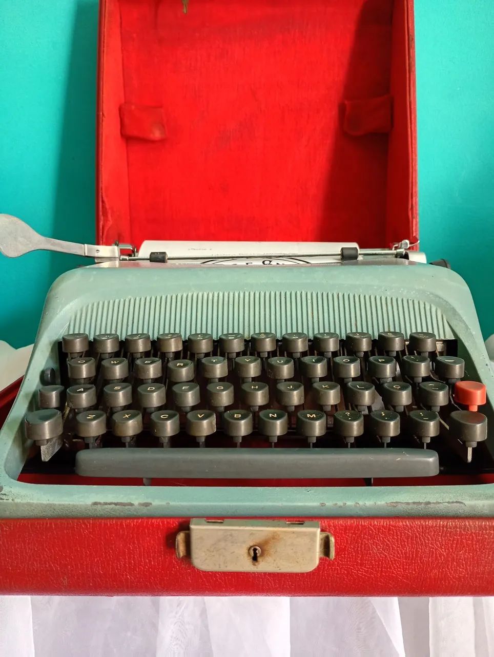Máquina de Escrever Antiga Olivetti Studio 44 - Década de 1950 - Foto 5