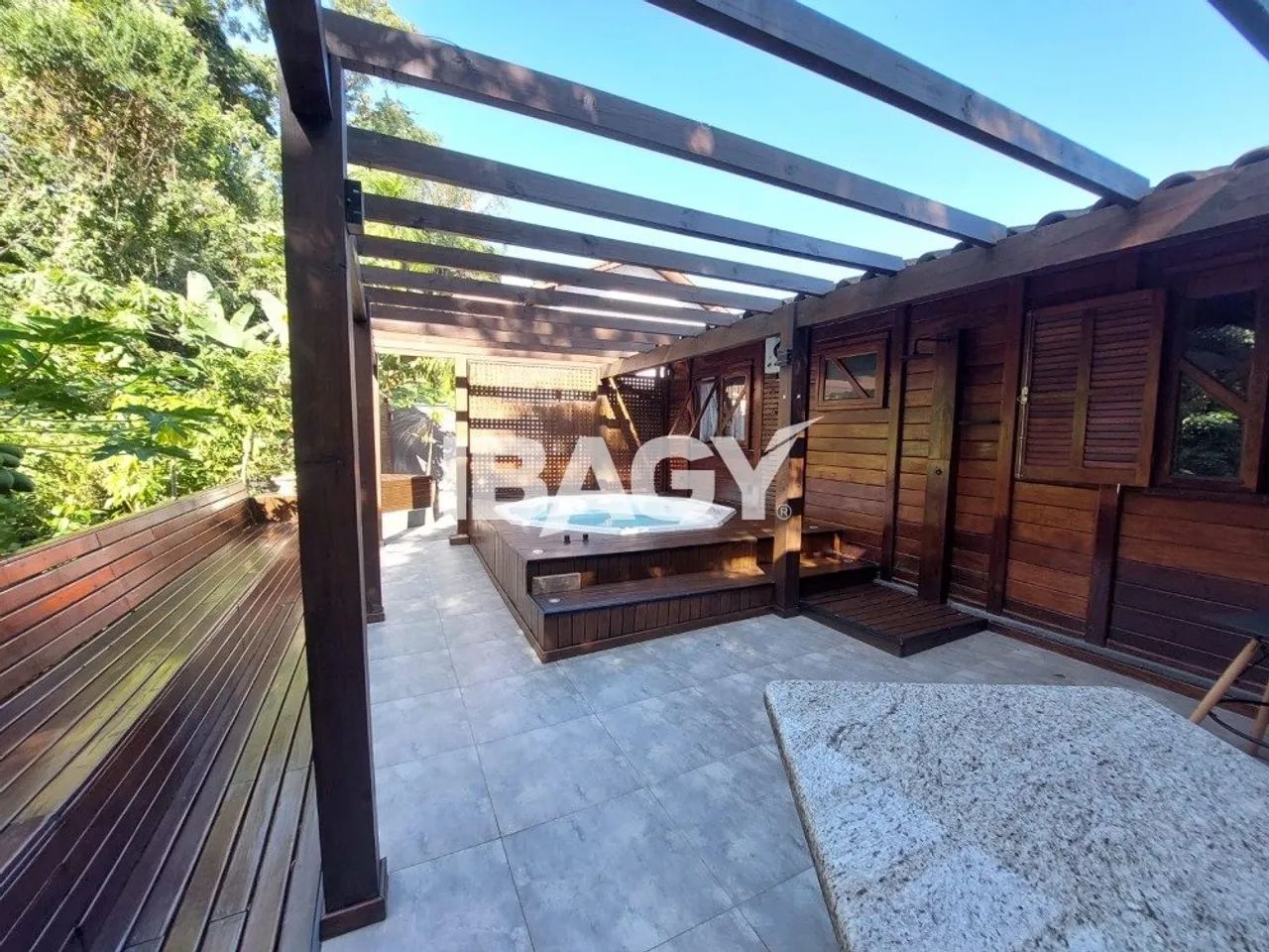 Excelente Casa 3 dormitório(s) em Itacorubi - Florianópolis