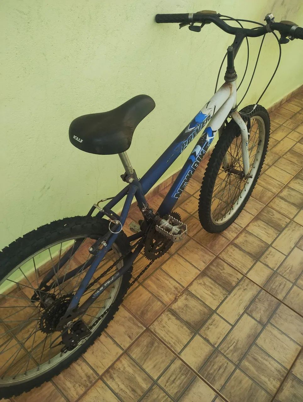 Vende se uma bicicleta 