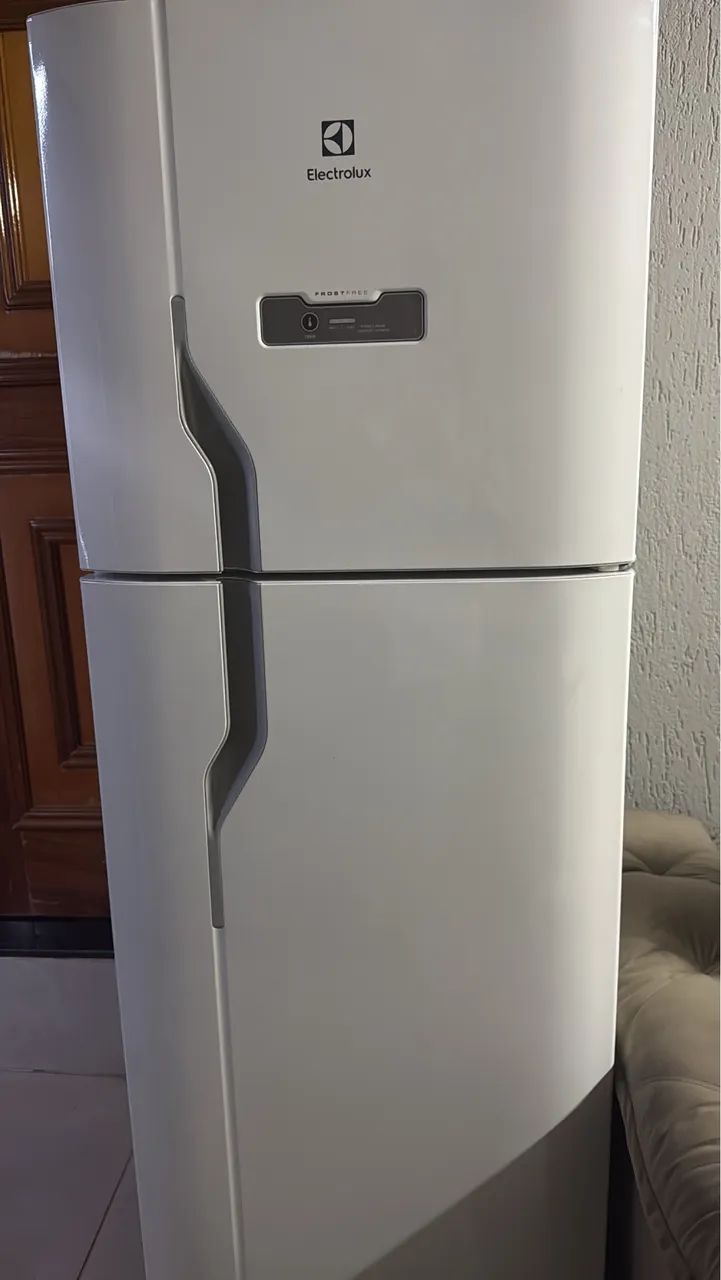 Geladeira 371L_Eletrolux