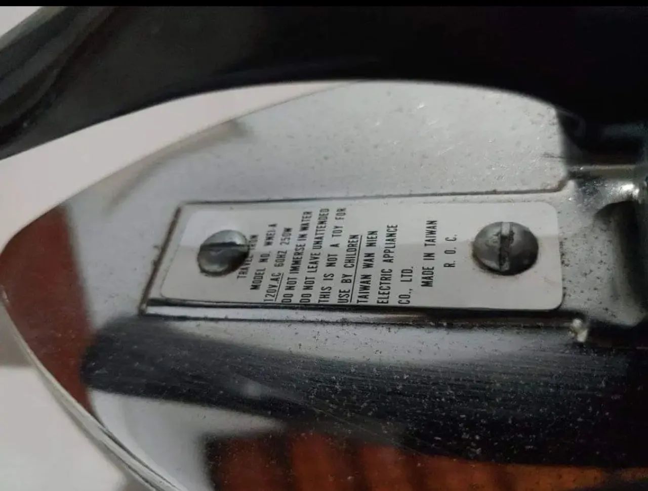 Ferro de passar raridade para colecionar e ainda funciona  - Foto 3