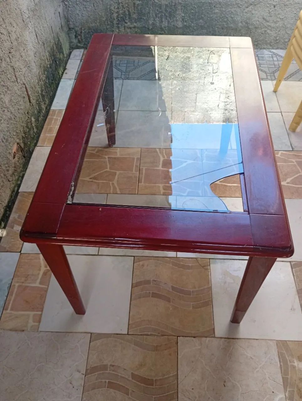 Vendo mesa com vidro quebrado na ponta,  - Foto 5