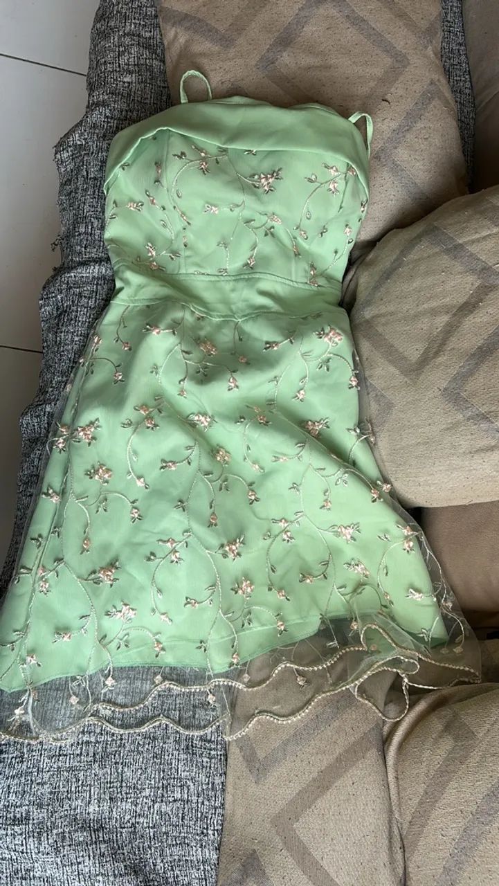 Vestido verde de renda 