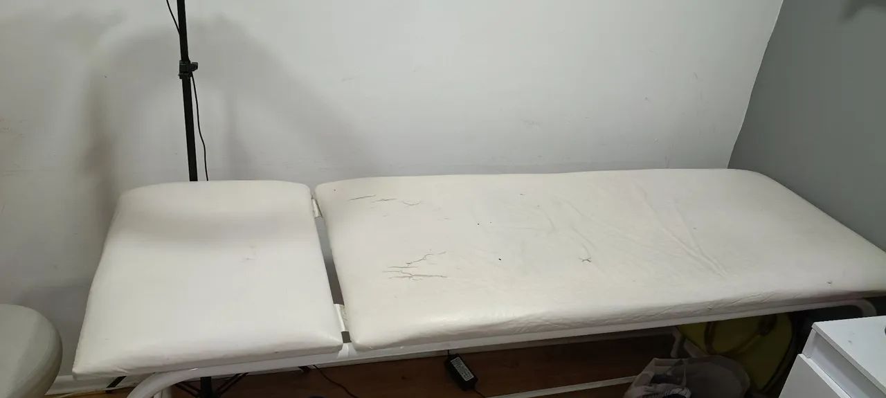 DOAÇÃO Maca, Mochos e escadinha 